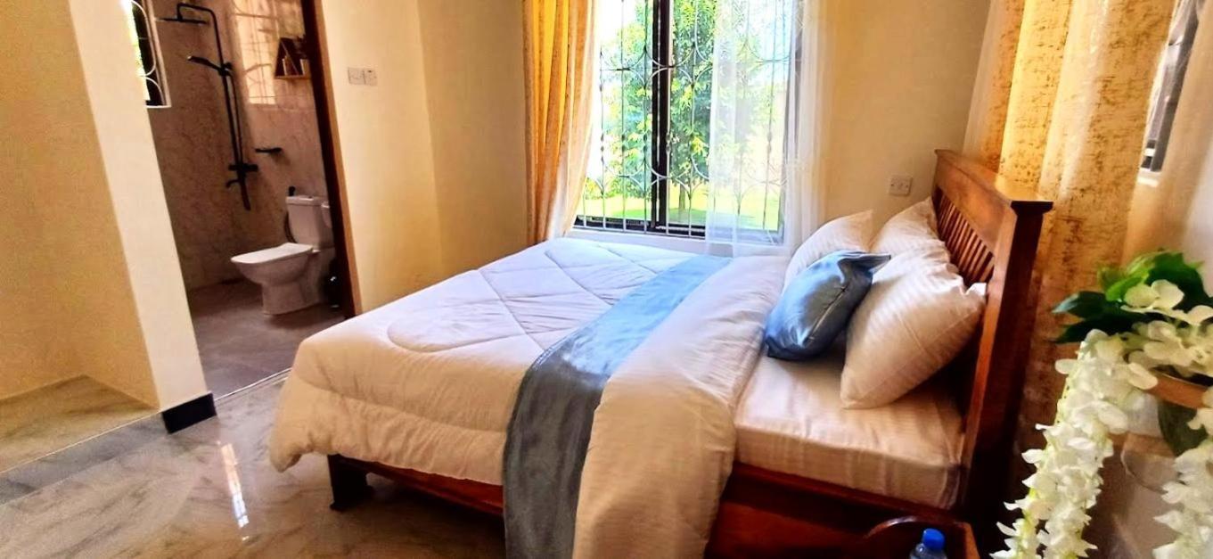 Safi House Bed & Breakfast Boma la Ngombe Exterior photo