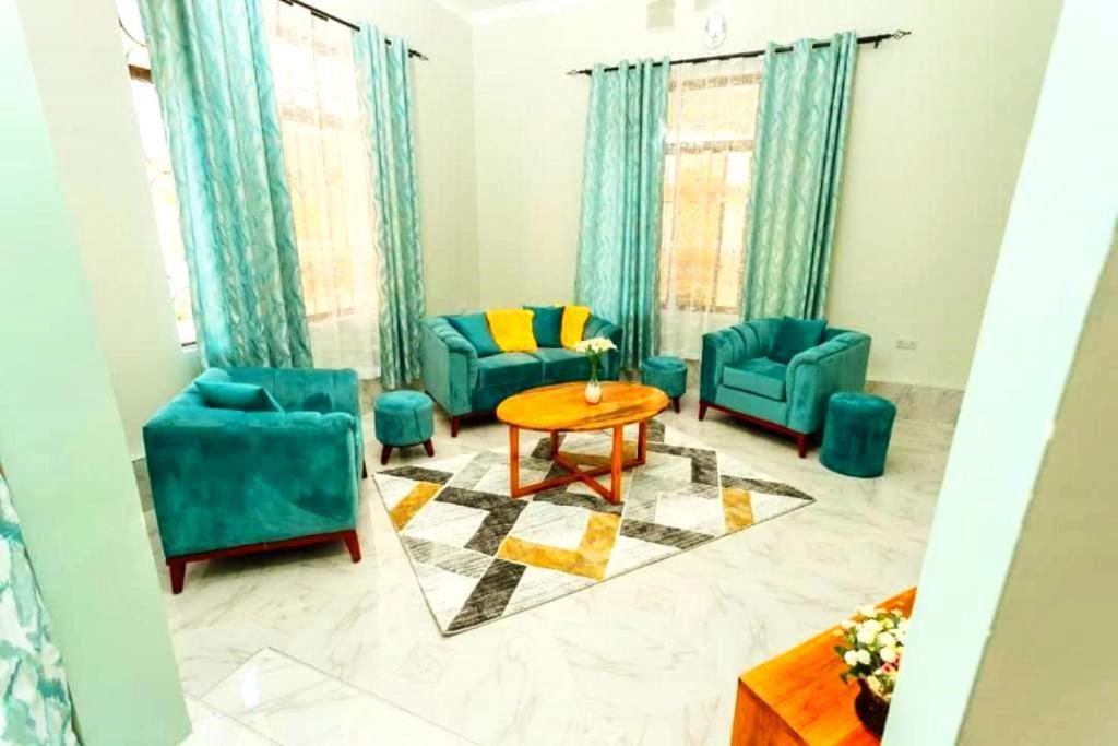Safi House Bed & Breakfast Boma la Ngombe Exterior photo