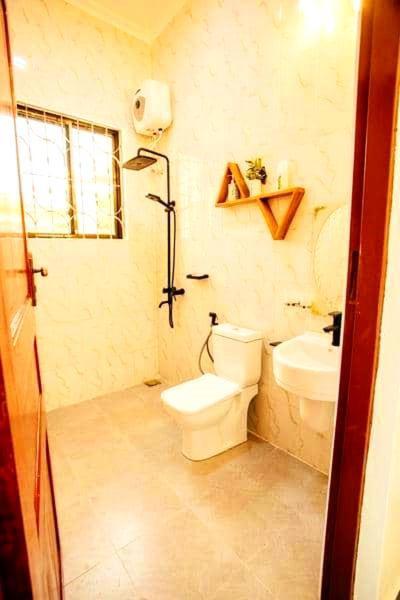 Safi House Bed & Breakfast Boma la Ngombe Exterior photo