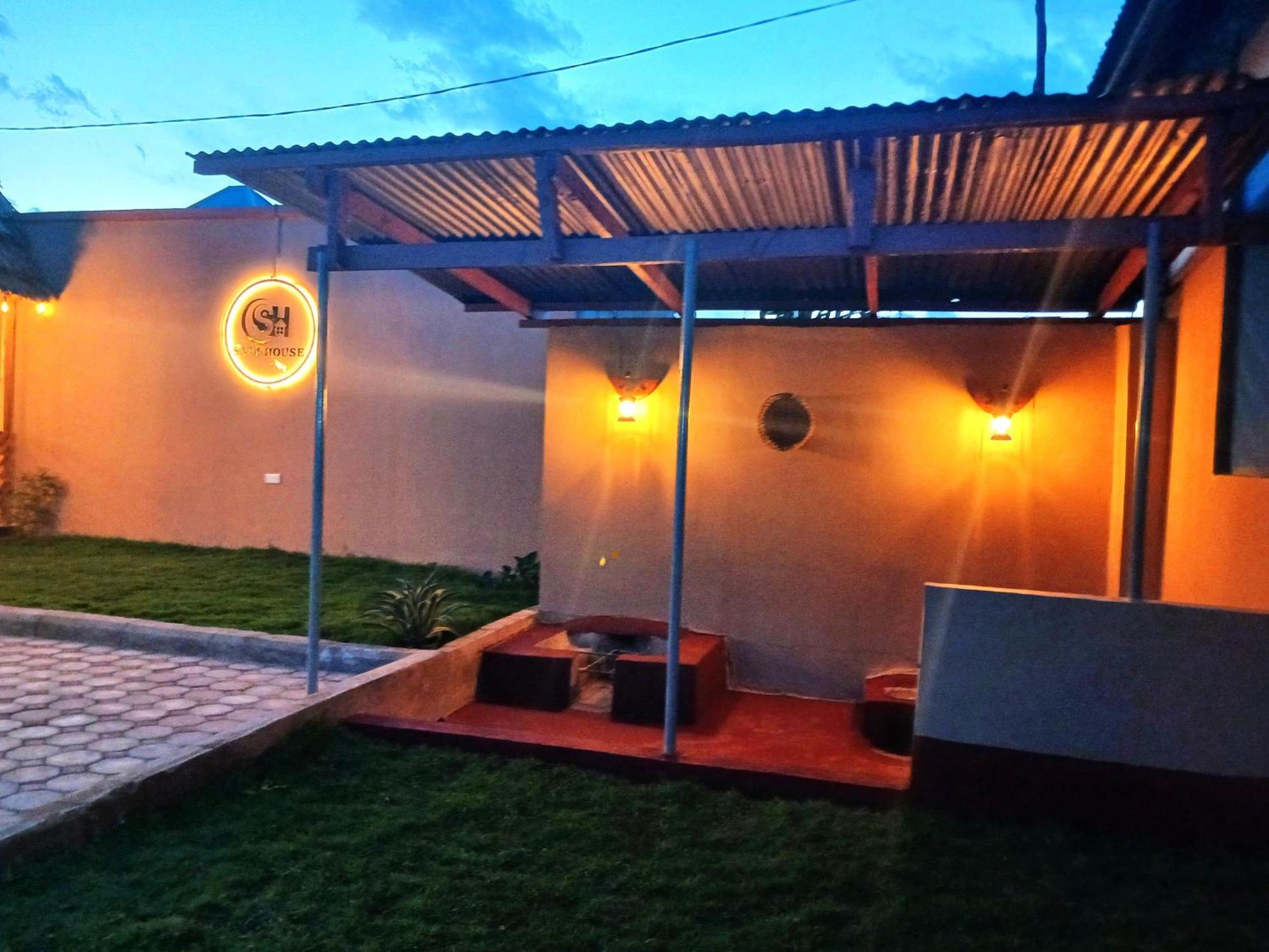 Safi House Bed & Breakfast Boma la Ngombe Exterior photo