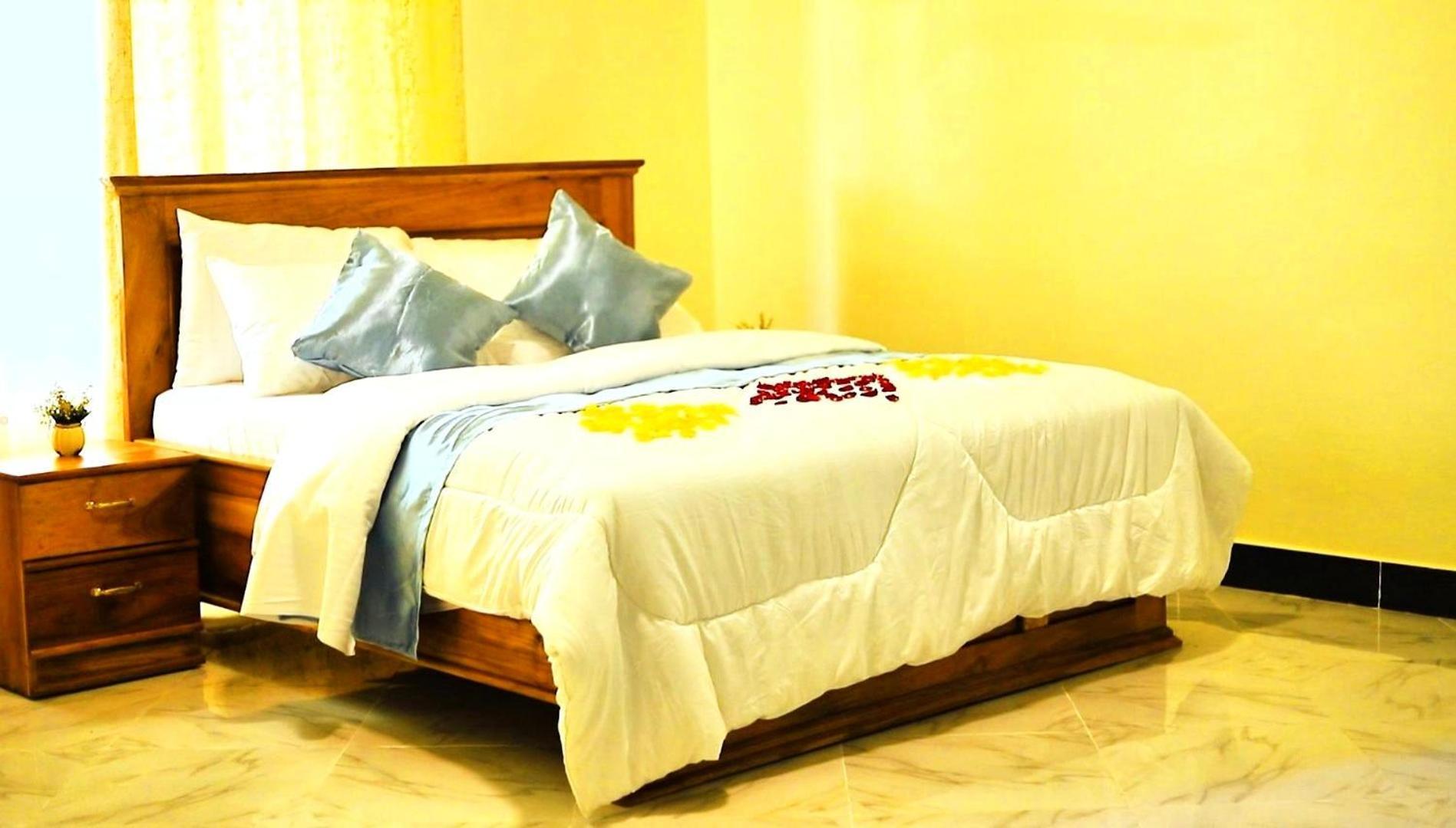 Safi House Bed & Breakfast Boma la Ngombe Exterior photo