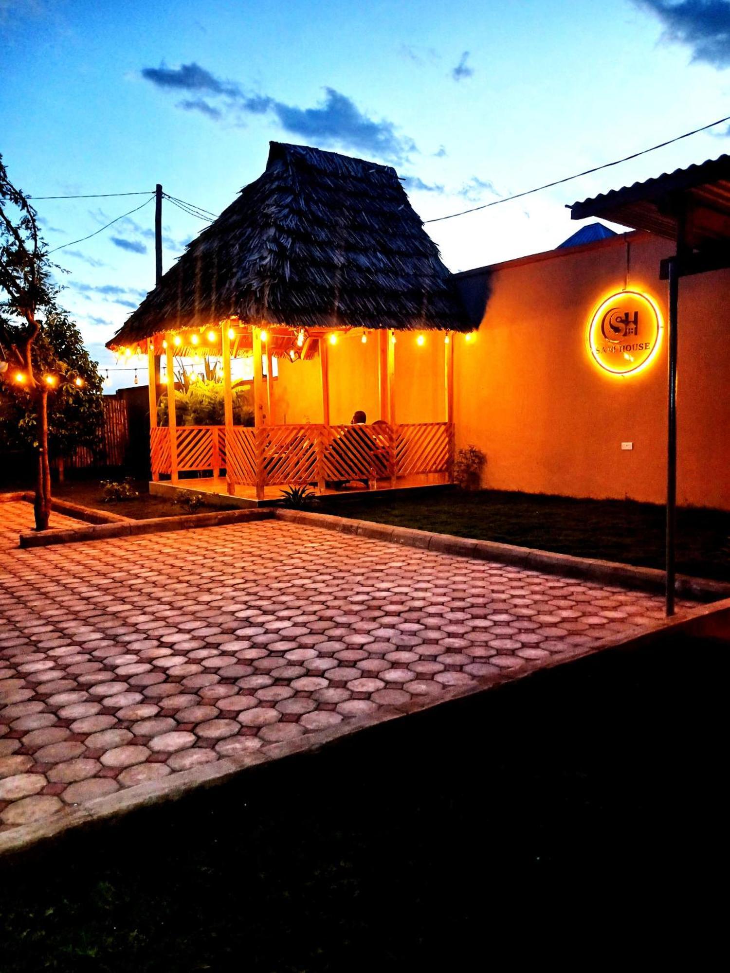 Safi House Bed & Breakfast Boma la Ngombe Exterior photo